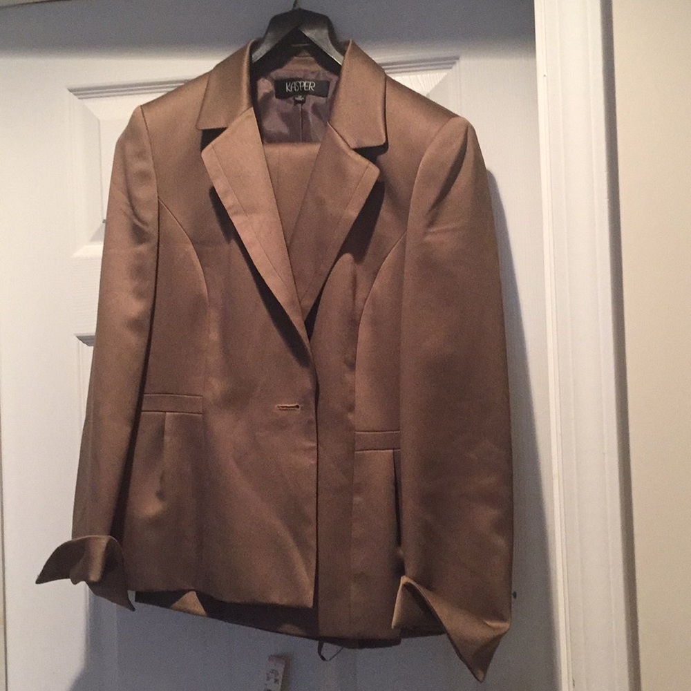 Brand New Women’s Kasper 2 piece pants suit